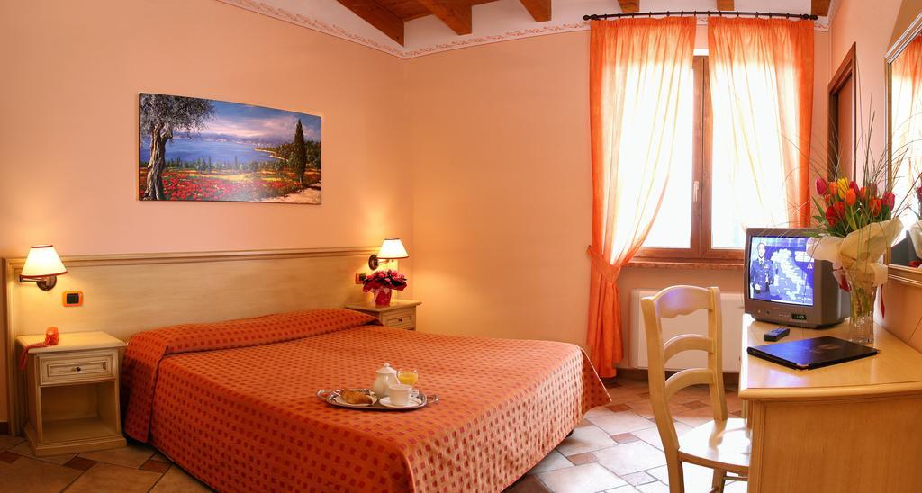 Bed and Breakfast La Zerla Bardolino Habitación foto